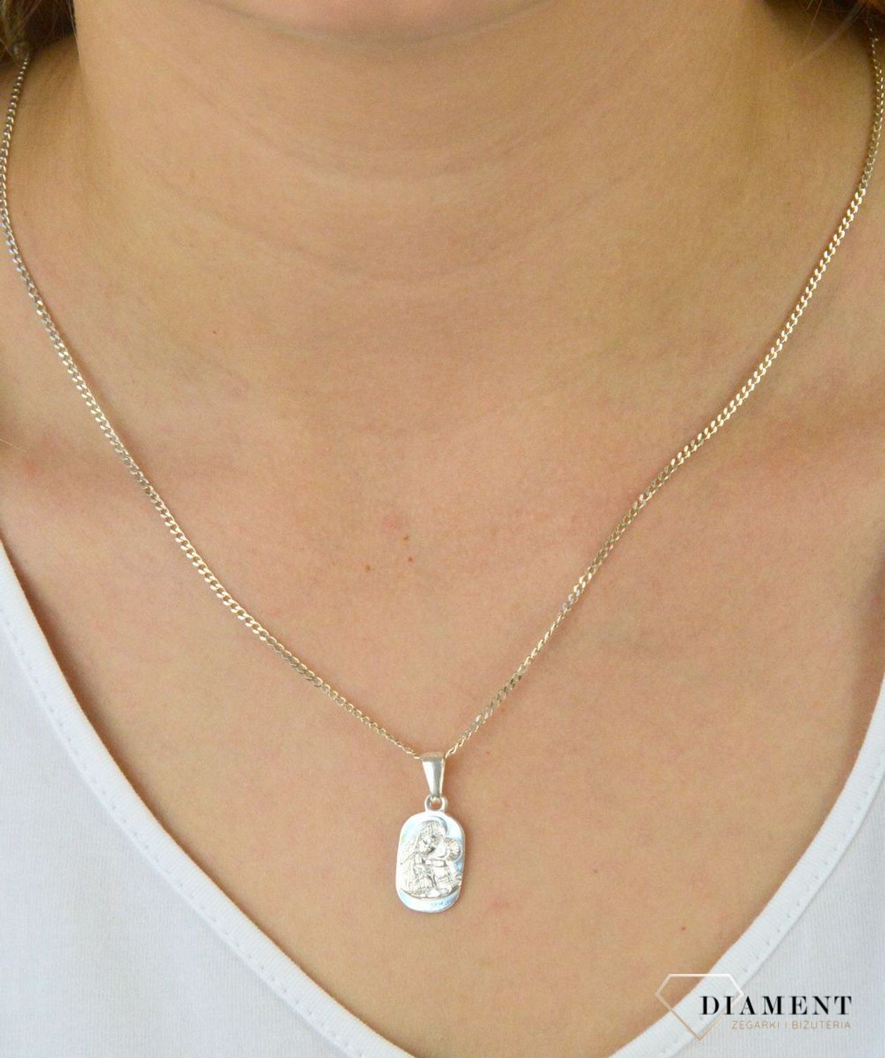 Medalik srebrny Matka Boska z dzieciątkiem DIA-ZAW-MMAL0148S-925. Matka Boska. Medalik z Matką Boską., Srebrny Medalik. Idealny pomysł na prezent. Na chrzciny. Na I Komunię Święta..jpg