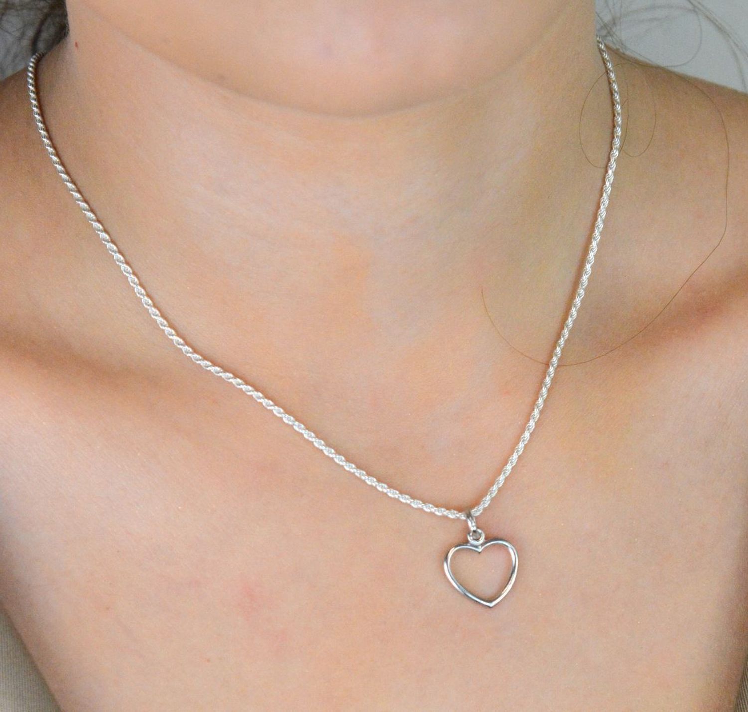 Srebrna zawieszka serce – srebro 925  Symbol miłości i delikatności.jpg