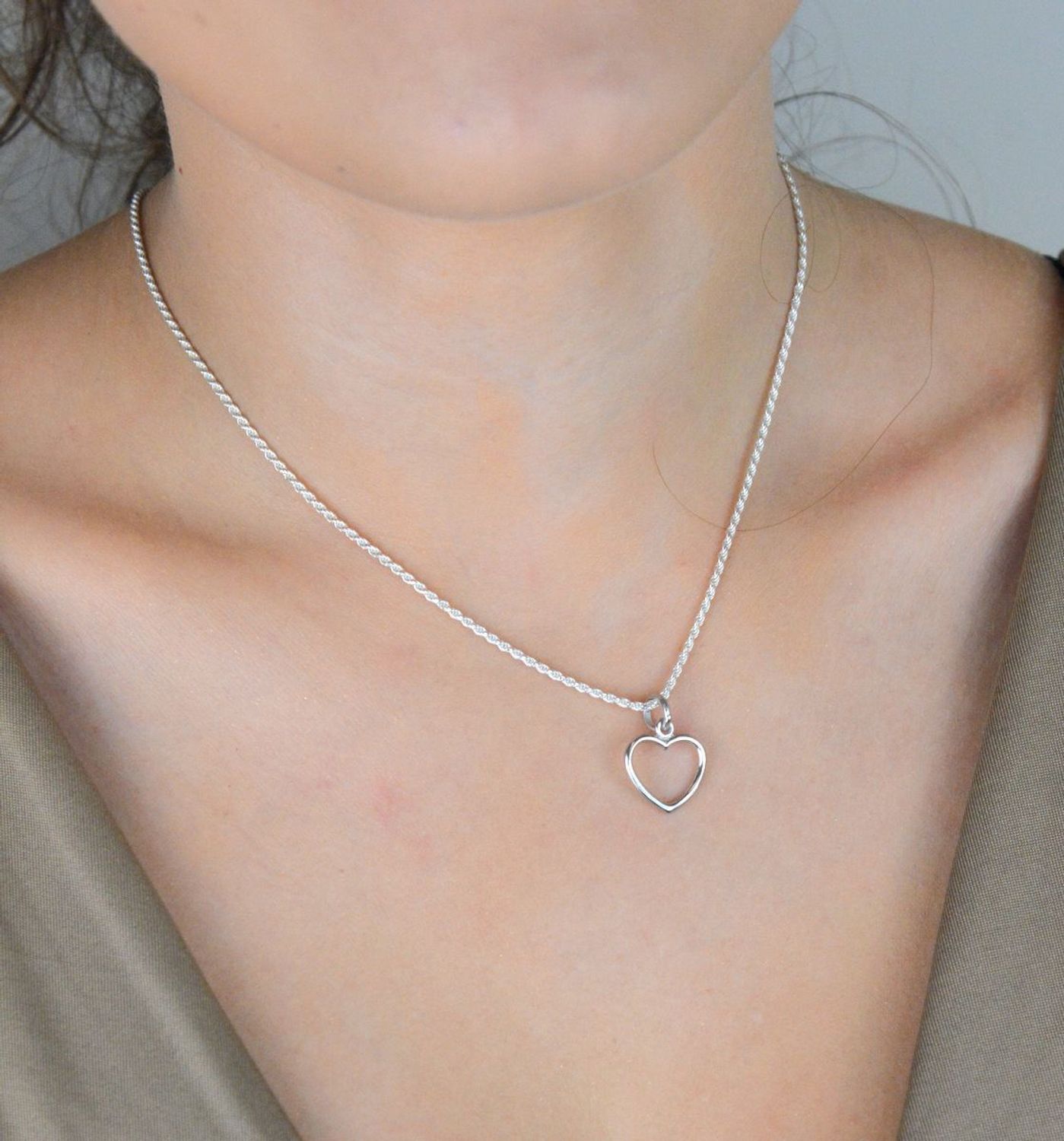 Srebrna zawieszka serce – srebro 925  Symbol miłości i delikatności.jpg