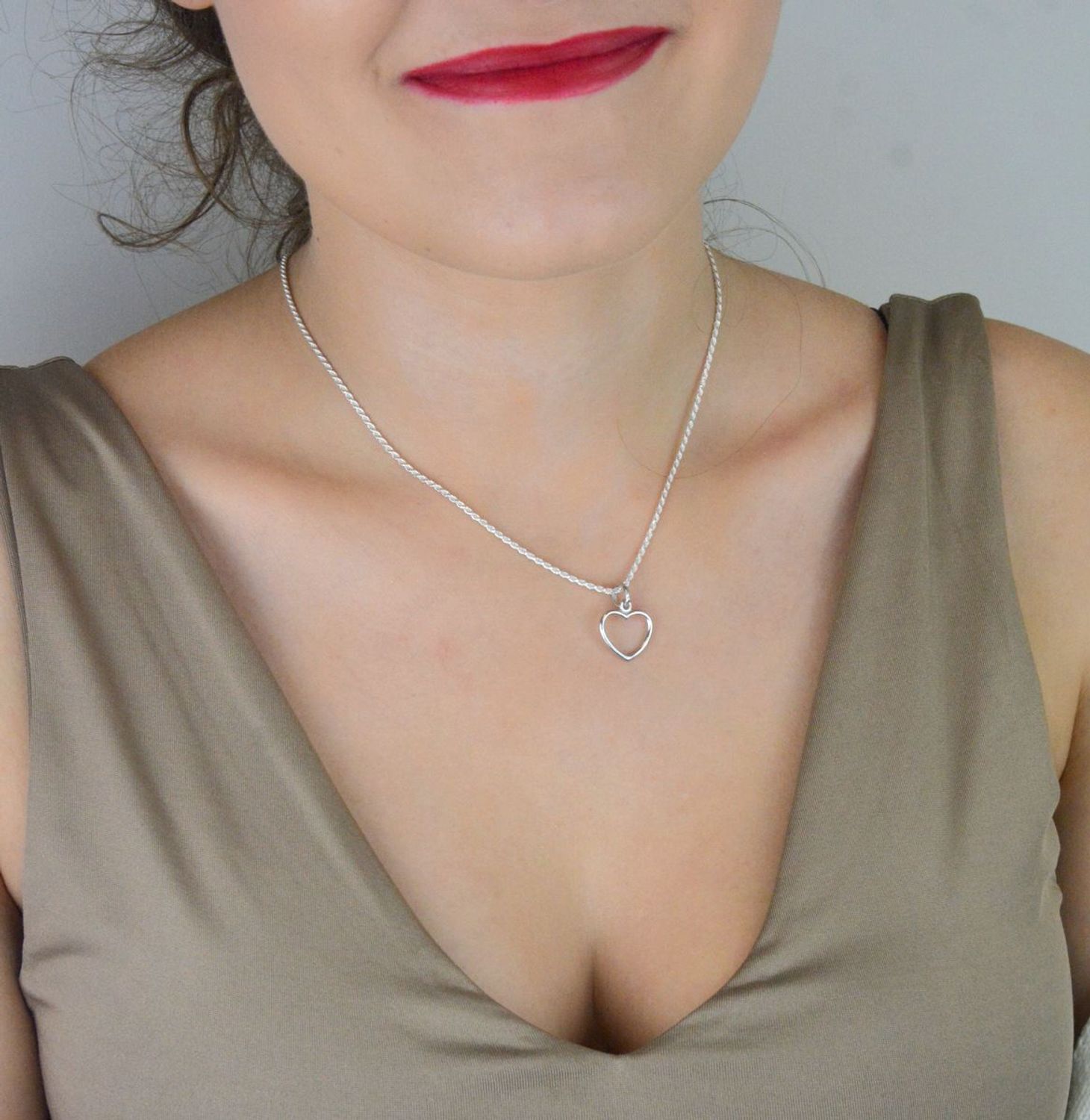 Srebrna zawieszka serce – srebro 925  Symbol miłości i delikatności.jpg