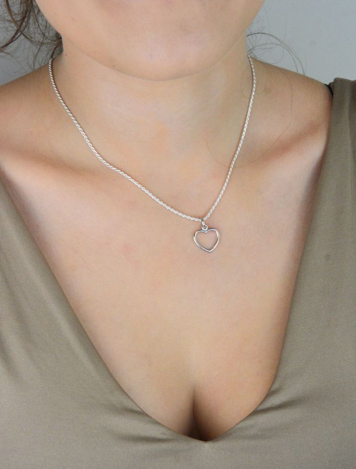 Srebrna zawieszka serce – srebro 925  Symbol miłości i delikatności.jpg