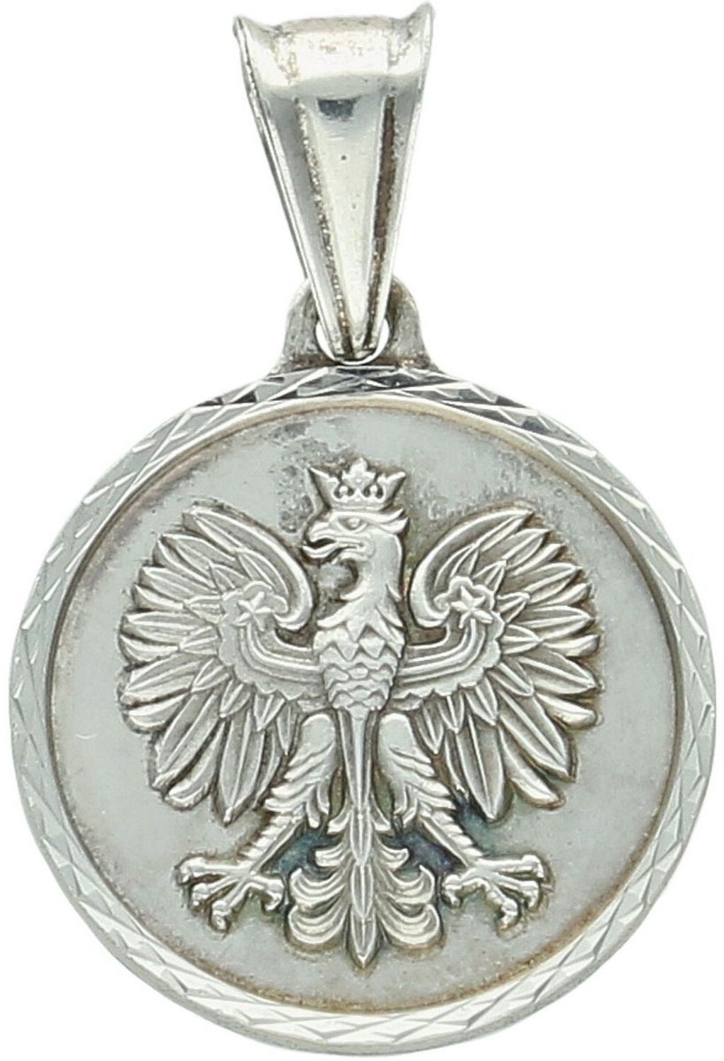 Srebrna zawieszka Orzeł DIA-ZAW-ORZEŁ-925 – elegancki symbol wolności i siły. Wykonana ze srebra próby 925, o szerokości 2 cm i długości 2,9 cm, waży ok. 3,2 g. 1.jpg
