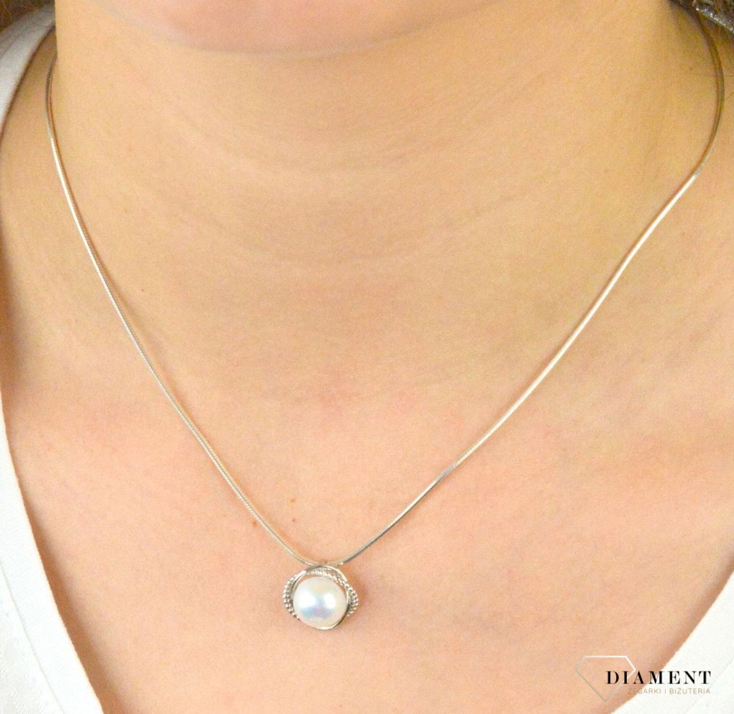 Srebrna zawieszka Perła otoczona srebrem DIA-ZAW-PERŁA.jpg
