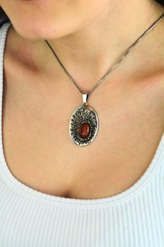 Srebrna zawieszka z piaskiem pustyni 925  Owalna damska (2).jpg