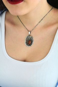 Srebrna zawieszka z piaskiem pustyni 925  Owalna damska (3).jpg