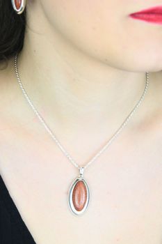 Zawieszka srebrna 925 damska z kamieniem piasek pustyni – owalna (5).jpg