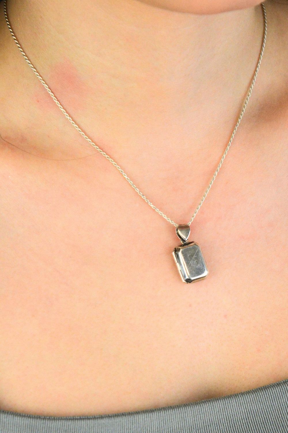 Damska srebrna zawieszka puzderko próby 925 DIA-ZAW-PUZDERKO-925 – otwierane puzderko.jpg