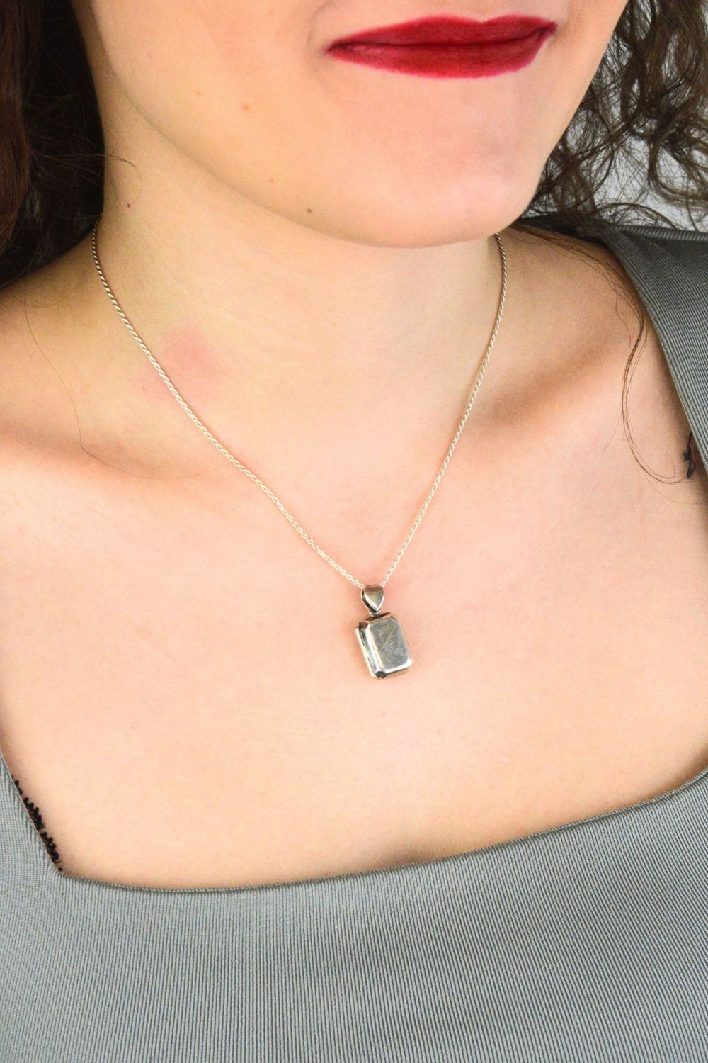 Damska srebrna zawieszka puzderko próby 925 DIA-ZAW-PUZDERKO-925 – otwierane puzderko.jpg