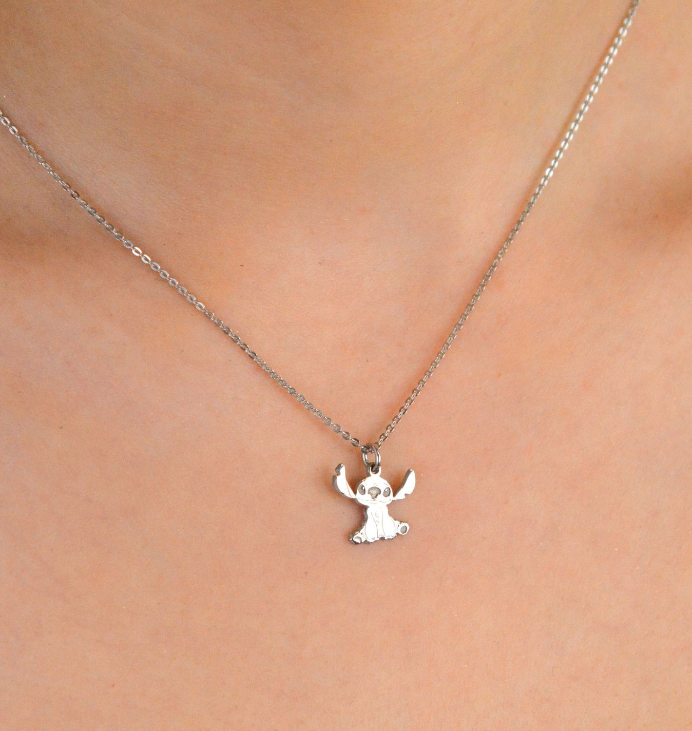 Pierścionek srebrny zielona i biała cyrkonia pr 925, DIA-ZAW-PW0010924ER-925 Srebrny pierścionek wykonany z najwyższej jakości srebra. Idealny pomysł na prezent. Srebrny pierścionek wykonany1.jpg