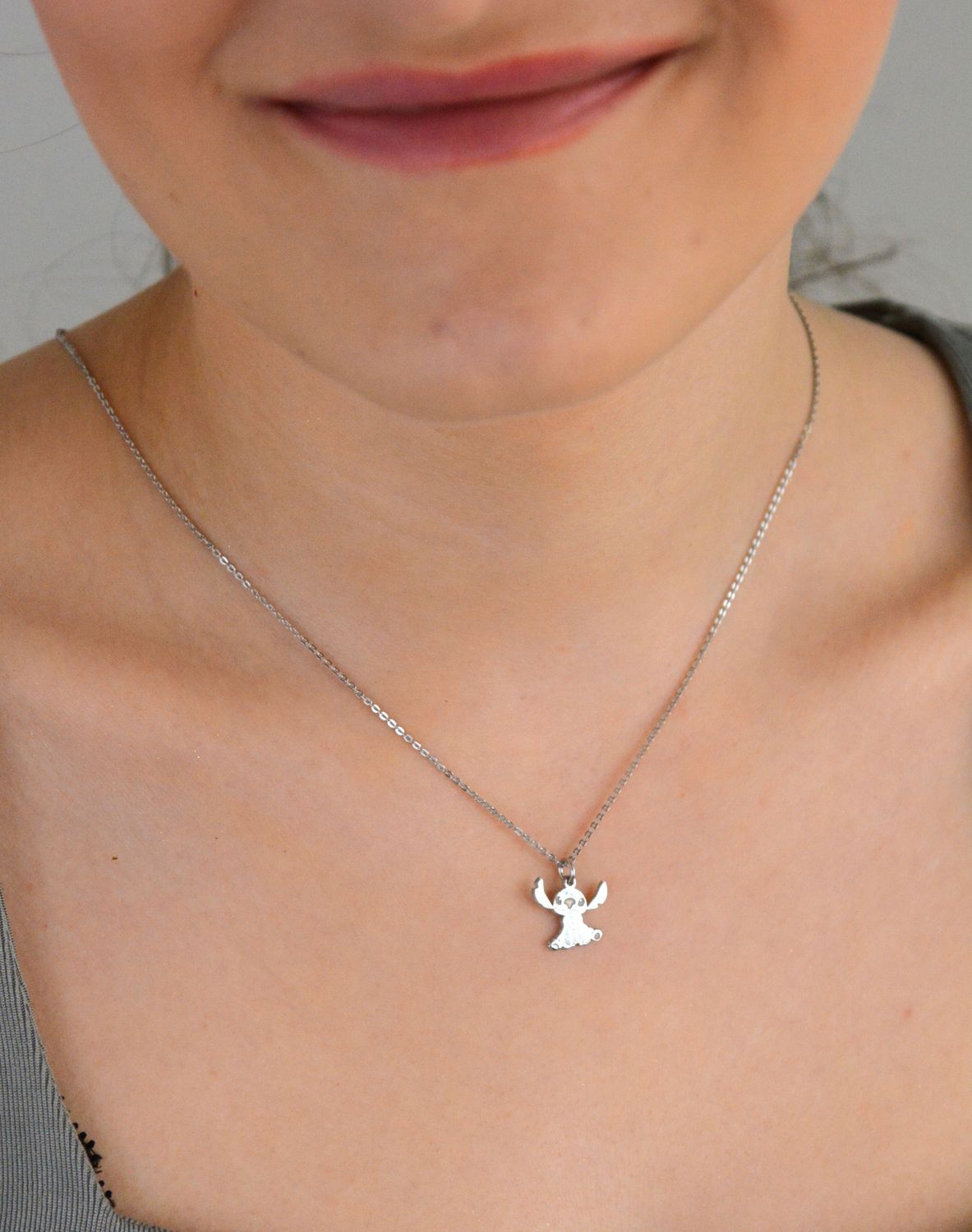 Pierścionek srebrny zielona i biała cyrkonia pr 925, DIA-ZAW-PW0010924ER-925 Srebrny pierścionek wykonany z najwyższej jakości srebra. Idealny pomysł na prezent. Srebrny pierścionek wykonany1.jpg