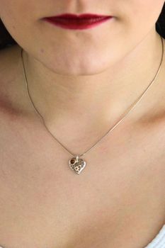 Srebrna zawieszka 925 serduszko z bursztynem  Biżuteria damska (1).jpg