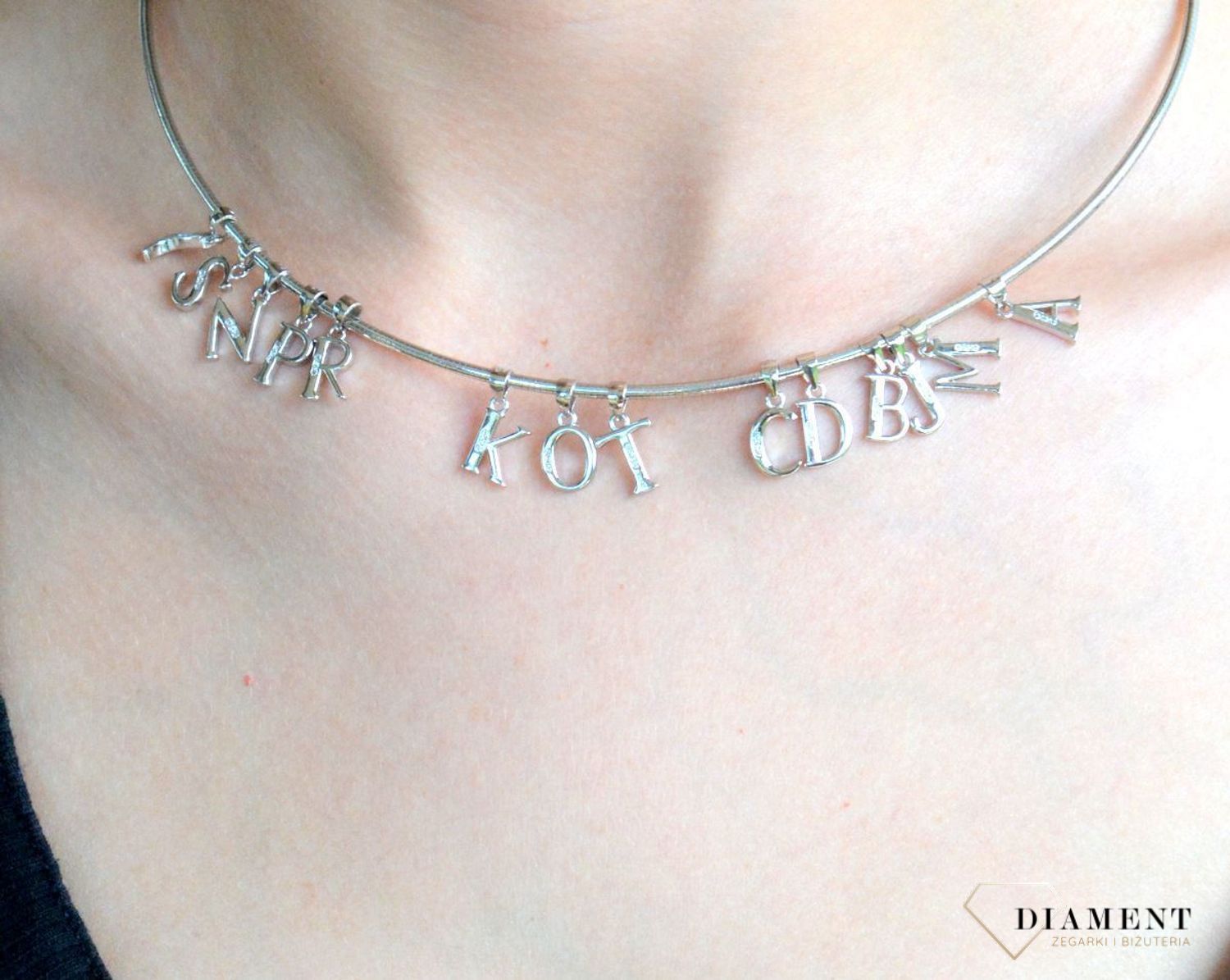 Srebrna zawieszka literka. Srebrna literka z cyrkoniami. Literka srebrna zawieszka. Literka srebrna z cyrkoniami. Srebrna literka zawieszka idealna na prezent..jpg