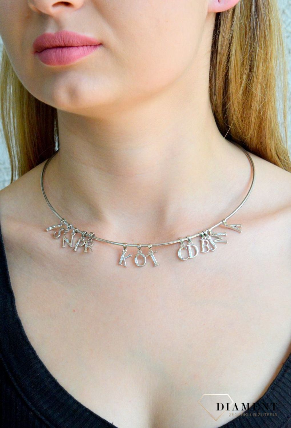 Srebrna zawieszka literka. Srebrna literka z cyrkoniami. Literka srebrna zawieszka. Literka srebrna z cyrkoniami. Srebrna literka zawieszka idealna na prezent..jpg