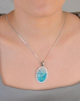 Zawieszka damska srebrna próba 925, owalna z niebieskimi cyrkoniami DIA-ZAW-SWAROVSKI-66-925. Wyjątkowa zawieszka srebrna w owalnym kształcie, ozdobiona niebieskimi cyrkoniami, wykonana z wysokiej jakości sr (3).JPG