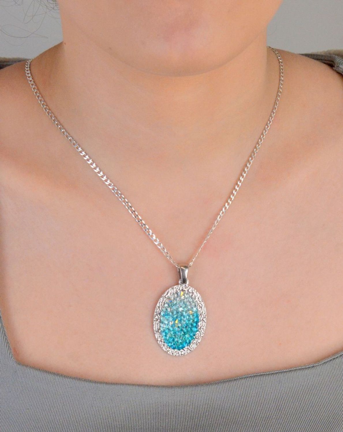 Zawieszka damska srebrna próba 925, owalna z niebieskimi cyrkoniami DIA-ZAW-SWAROVSKI-66-925.jpg