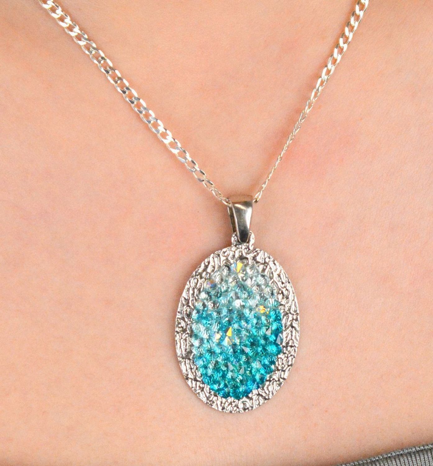 Zawieszka damska srebrna próba 925, owalna z niebieskimi cyrkoniami DIA-ZAW-SWAROVSKI-66-925.jpg