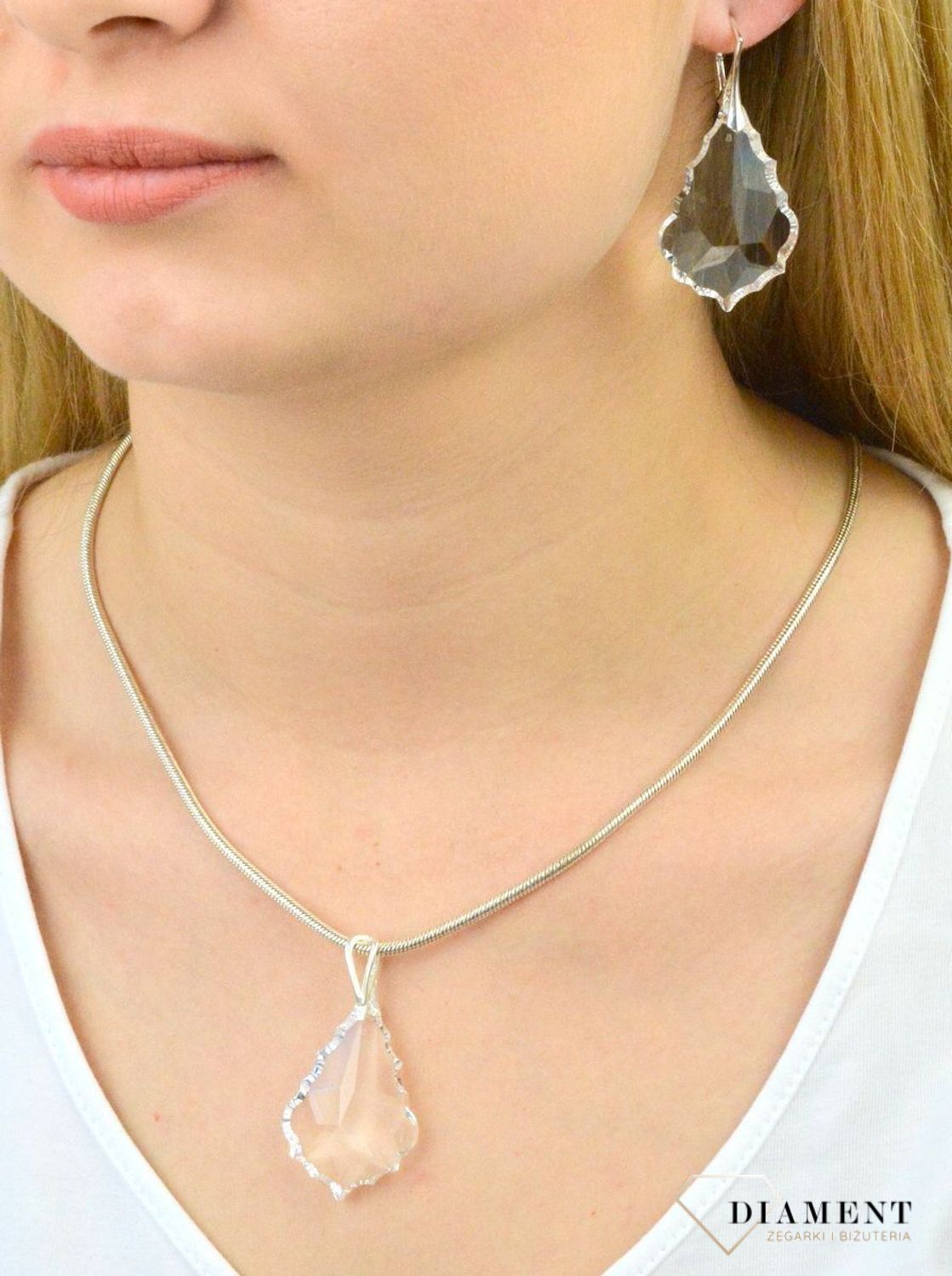 Srebrna zawieszka z kryształem Swarovskiego DIA-ZAW-SWAROVSKI1-925. Srebrna zawieszka. Srebrna zawieszka Swarovski. Srebrna zawieszka z kryształem Swarovski. Srebrna zawieszka idealna na prezent. Srebrna za.jpg