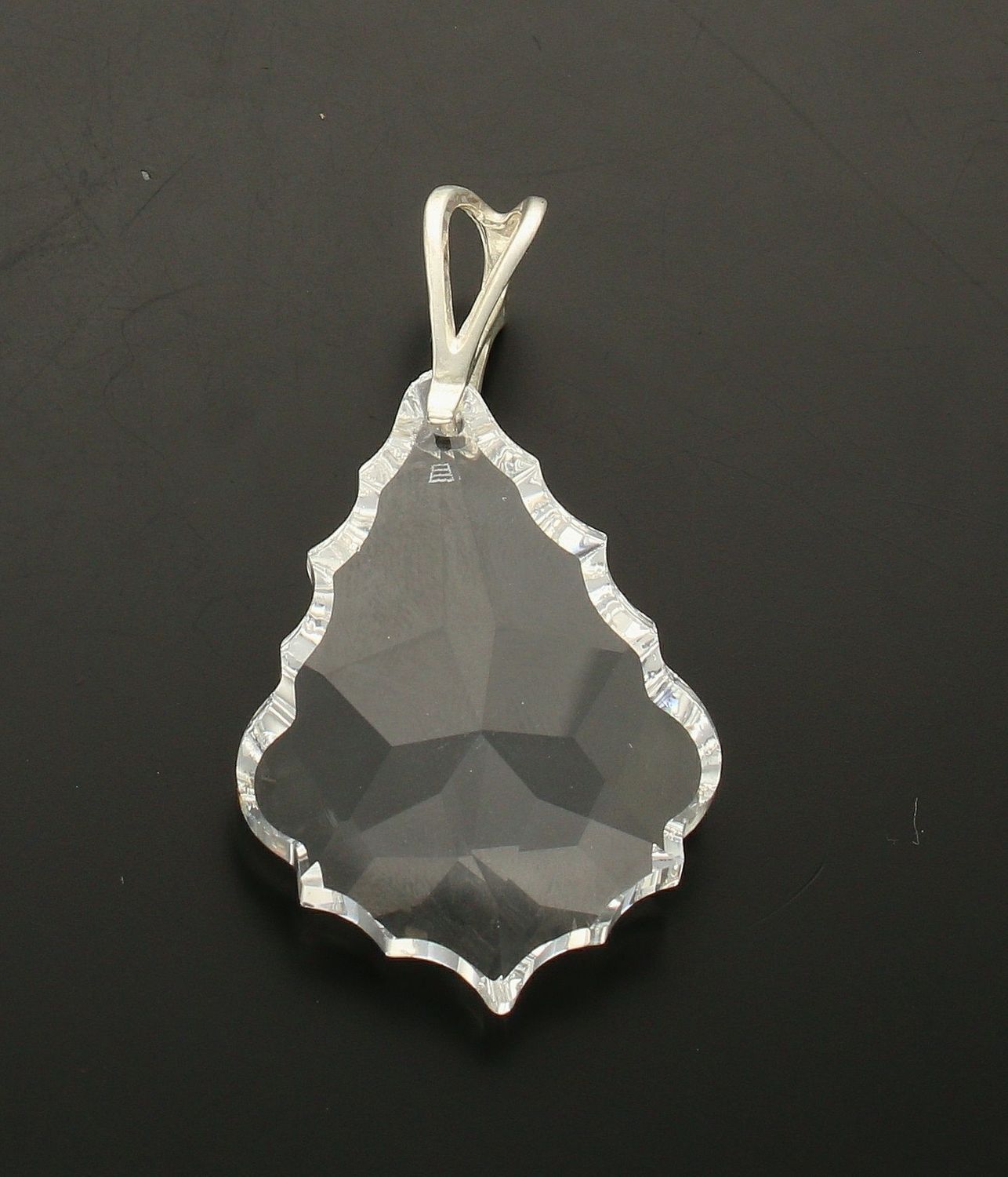 Srebrna zawieszka z kryształem Swarovskiego DIA-ZAW-SWAROVSKI1-925. Srebrna zawieszka. Srebrna zawieszka Swarovski. Srebrna zawieszka z kryształem Swarovski. Srebrna zawieszka idealna na prezent. Srebrna za.jpg