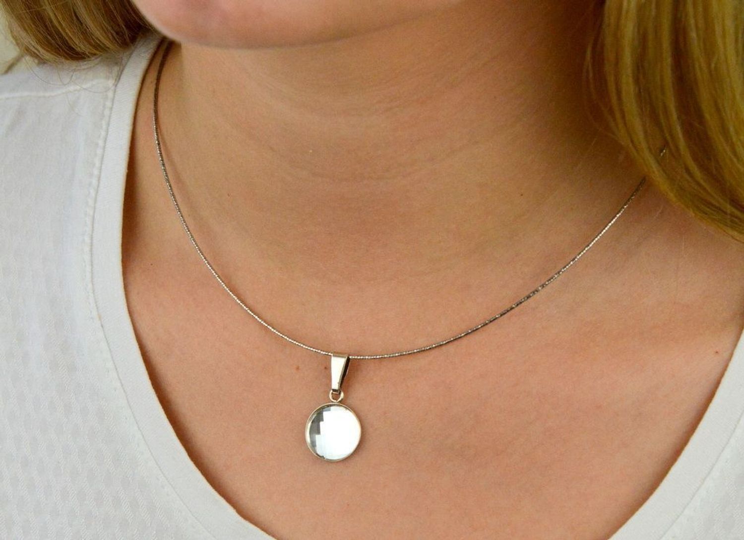 Srebrna zawieszka 925 Kryształ Swarovski Crystal DIA-ZAW-SWAROVSKI1. Elegancka srebrna zawieszka ozdobiona kryształem Swarovskiego. Na prezent. Zawieszka z białym kryształem..jpg