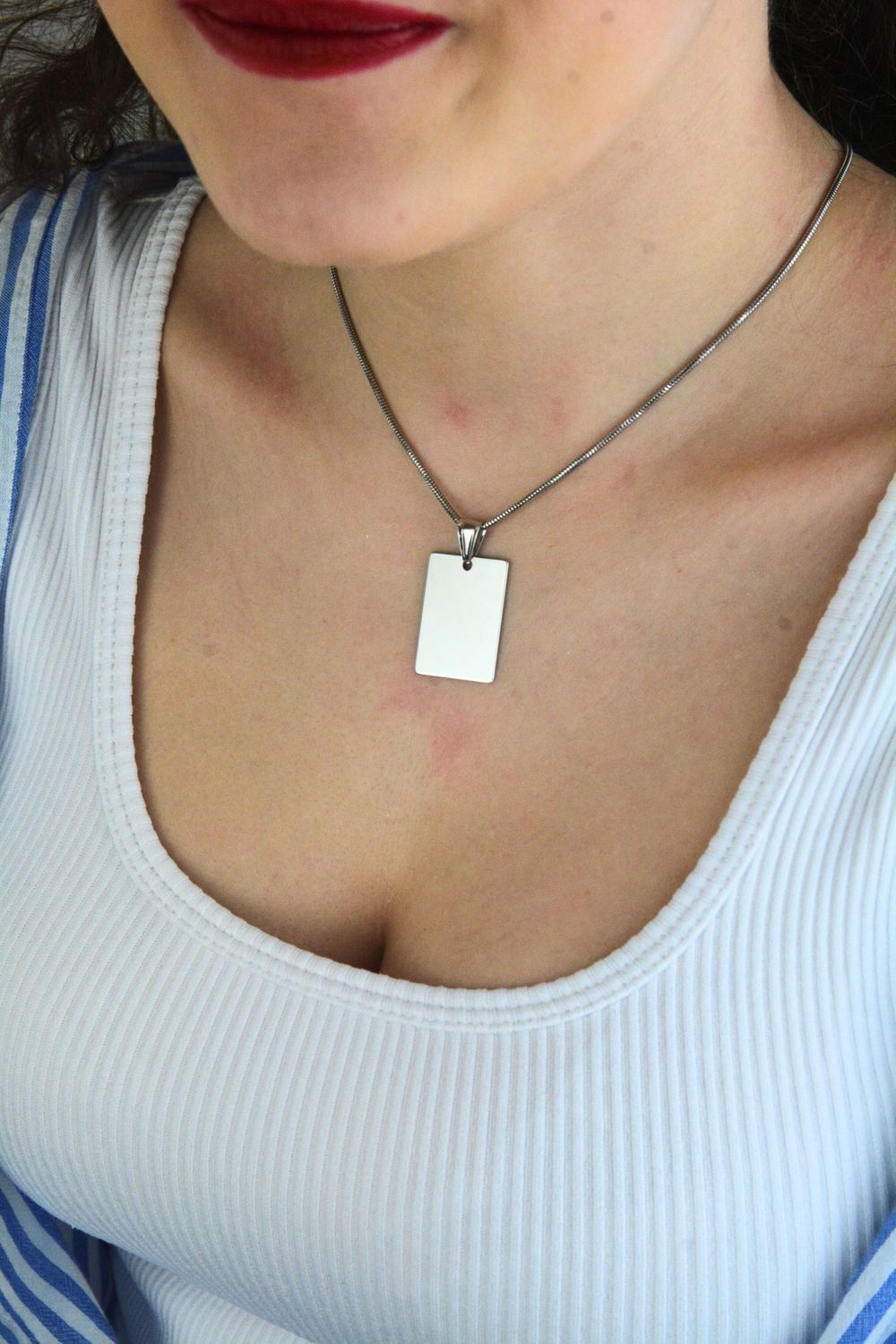 Prostokątna zawieszka srebrna 925, gładka i idealna pod grawer. Elegancka, trwała biżuteria o minimalistycznym designie, 4,20 g.1.jpg