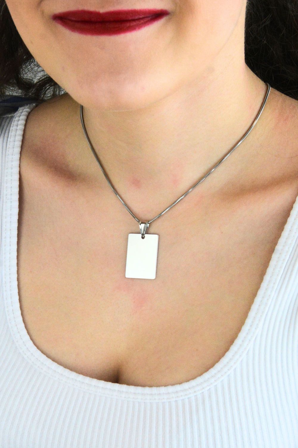 Prostokątna zawieszka srebrna 925, gładka i idealna pod grawer. Elegancka, trwała biżuteria o minimalistycznym designie, 4,20 g.1.jpg