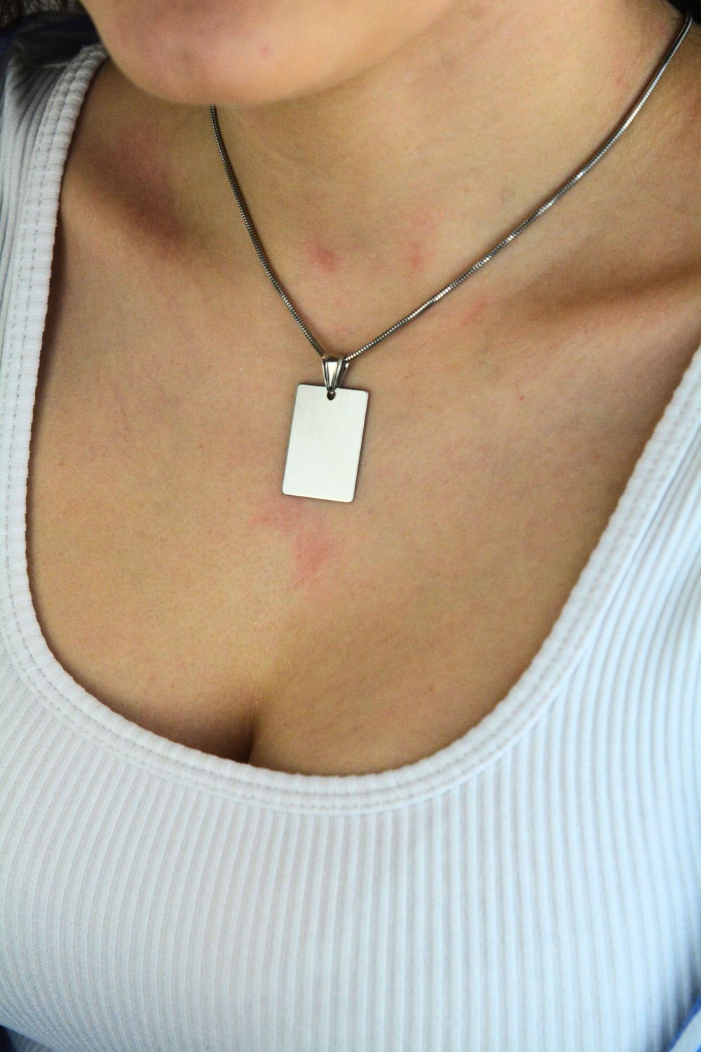 Prostokątna zawieszka srebrna 925, gładka i idealna pod grawer. Elegancka, trwała biżuteria o minimalistycznym designie, 4,20 g.1.jpg