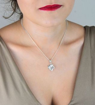 Zawieszka z czterolistną koniczynką ze srebra 925. Symbol szczęścia i wyjątkowy prezent. Gładka powierzchnia, idealna do łańcuszka. Sprawdź! (4).JPG