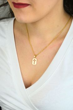 Męska zawieszka srebrna 925 blaszka z krzyżykiem pozłacana 2,5 cm (2).jpg