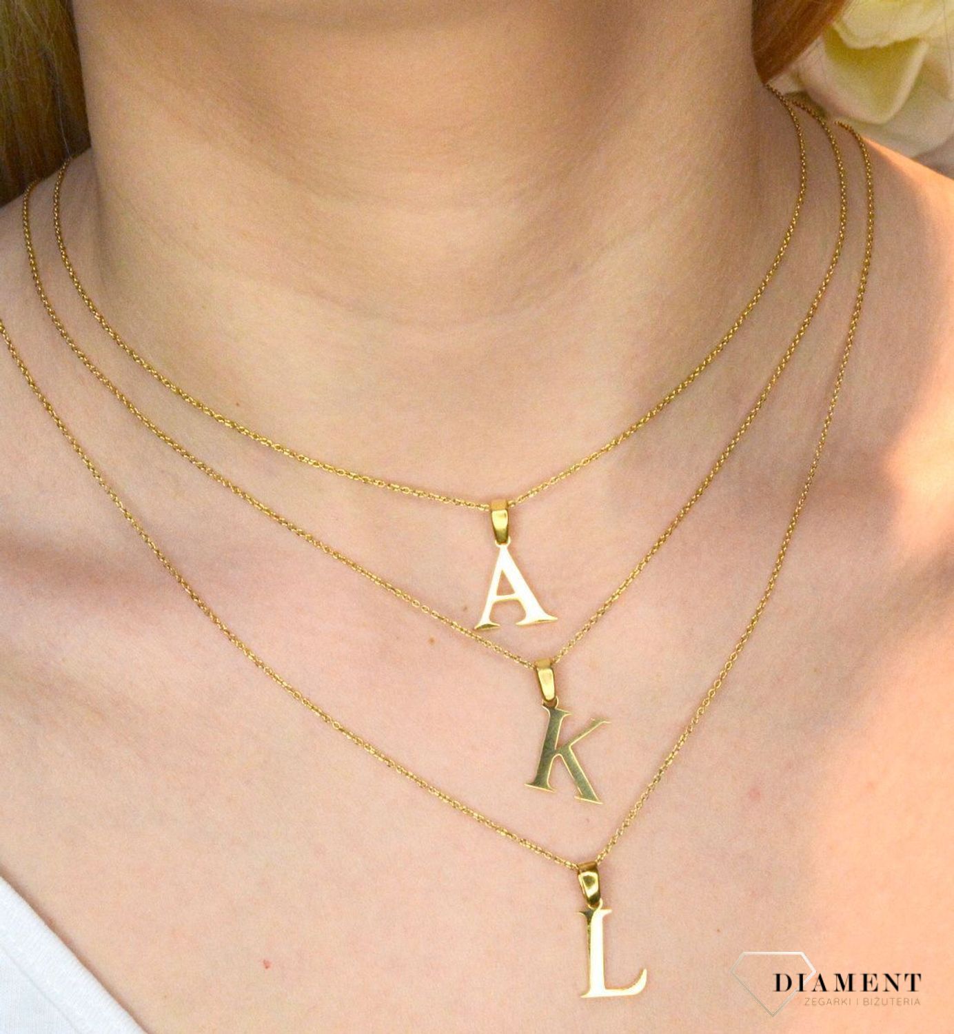 Stalowa zawieszka pozłacana Literka A 1,5 cm DIA-ZAW-ZA20617-STAL. Jedyna w swoim rodzaju stalowa zawieszka w kształcie literki A. Wisiorek został wykonany ze stali alergicznej w pozłoceniu. Modny wzór zawieszki będzie się piękn.JPEG