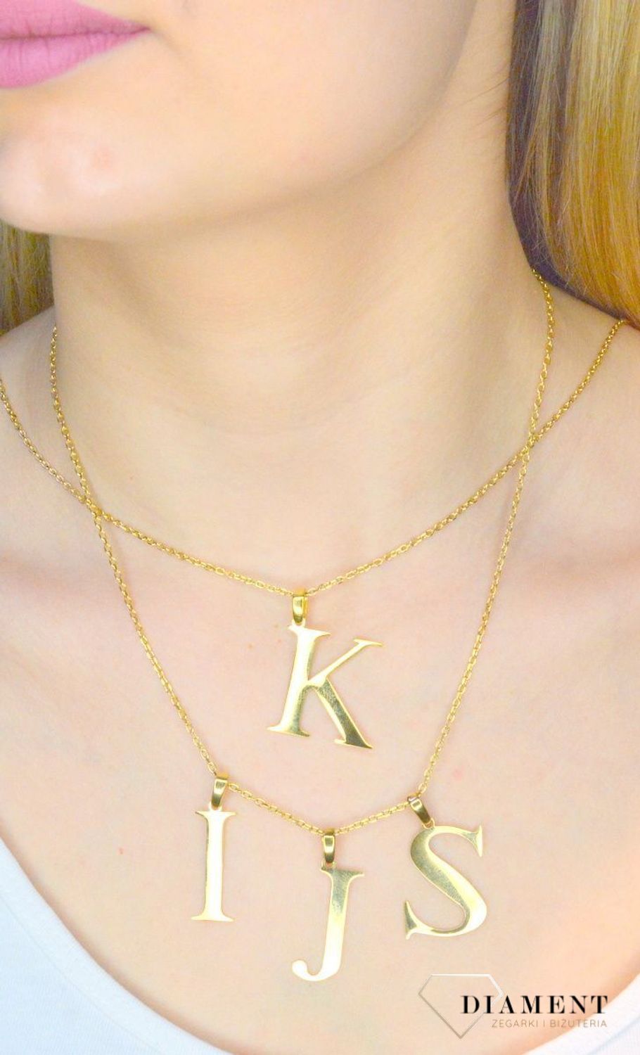 Stalowa zawieszka pozłacana Literka K 2,5 cm DIA-ZAW-ZK10819-STAL. Jedyna w swoim rodzaju stalowa zawieszka w kształcie literki K. Wisiorek został wykonany ze stali alergicznej w pozłoceniu. Modny wzór zawieszki będzie się pięk.JPEG