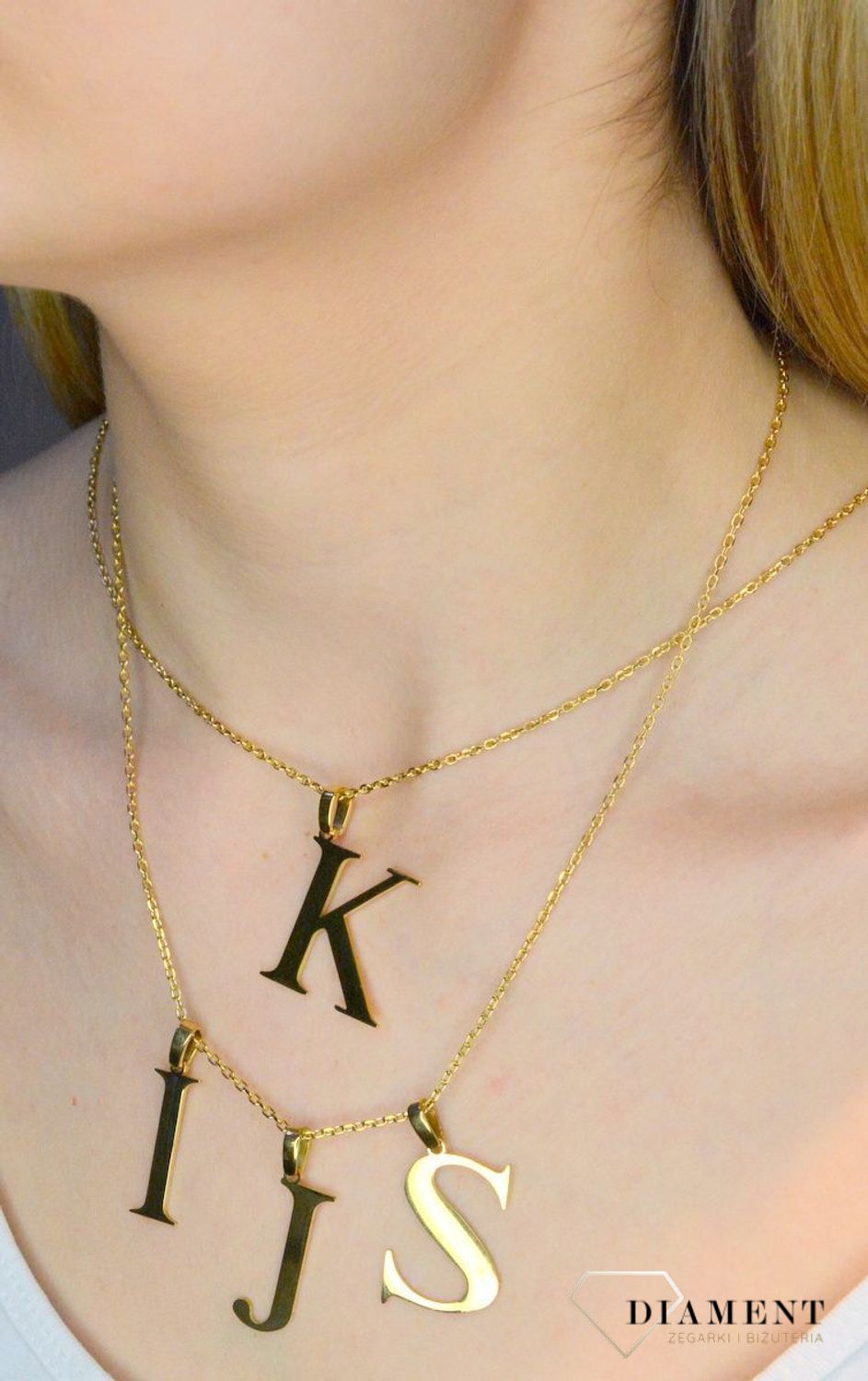 Stalowa zawieszka pozłacana Literka K 2,5 cm DIA-ZAW-ZK10819-STAL. Jedyna w swoim rodzaju stalowa zawieszka w kształcie literki K. Wisiorek został wykonany ze stali alergicznej w pozłoceniu. Modny wzór zawieszki będzie się pięk.JPEG