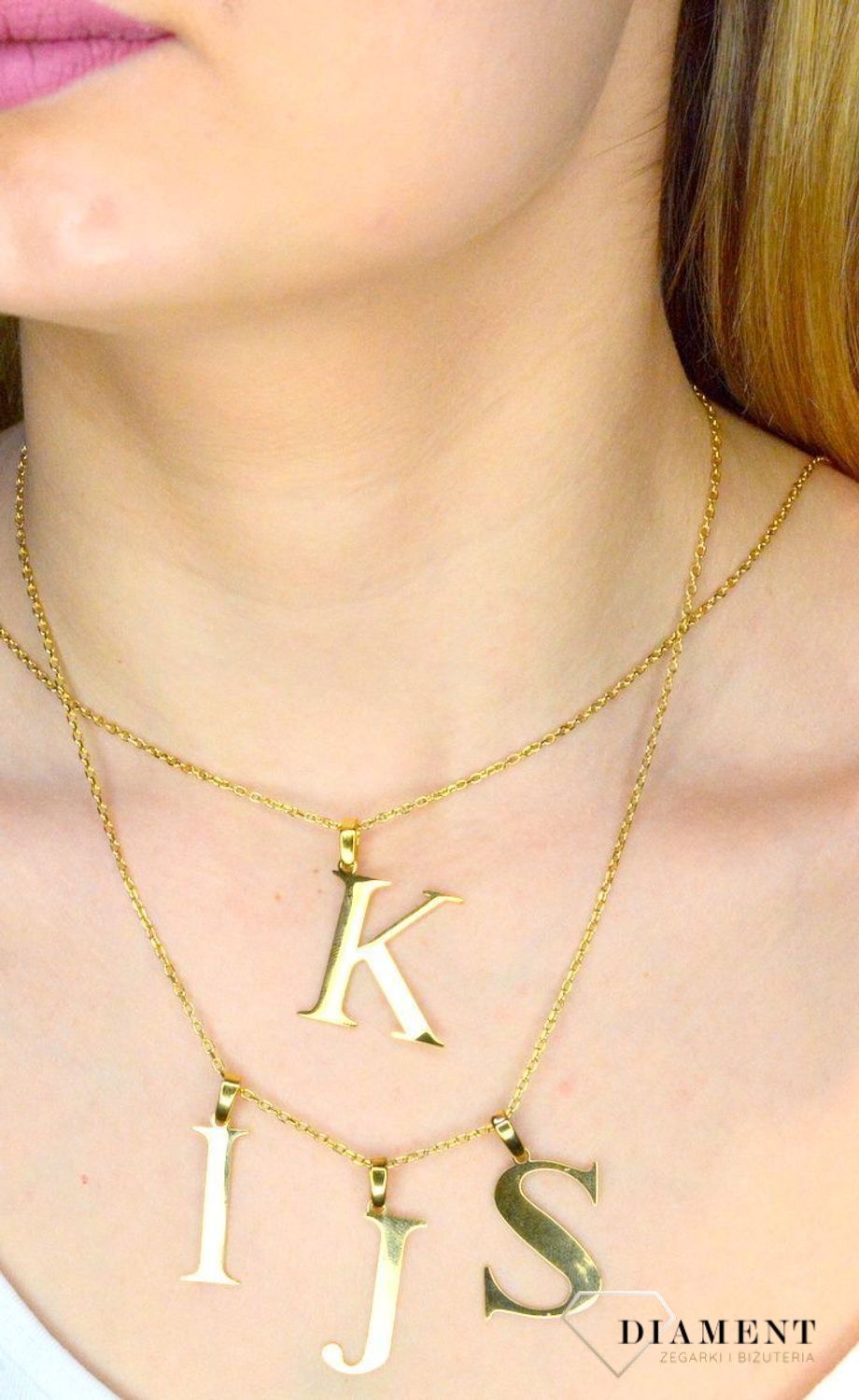 Stalowa zawieszka pozłacana Literka S 2,5 cm DIA-ZAW-ZS10819-STAL. Jedyna w swoim rodzaju stalowa zawieszka w kształcie literki S. Wisiorek został wykonany ze stali alergicznej w pozłoceniu. Modny wzór zawieszki będzie się piękn.JPG