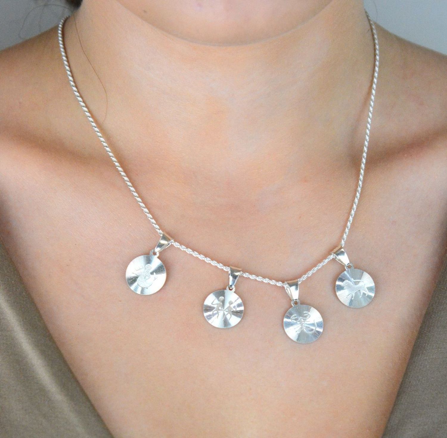 Srebrna zawieszka znak zodiaku Lew – srebro 925  Symboliczna biżuteria.jpg