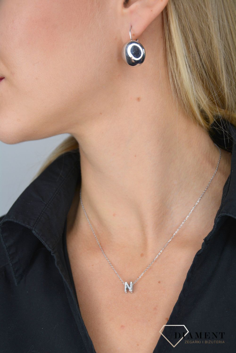Naszyjnik z literką N wysadzany cyrkoniami.jpg