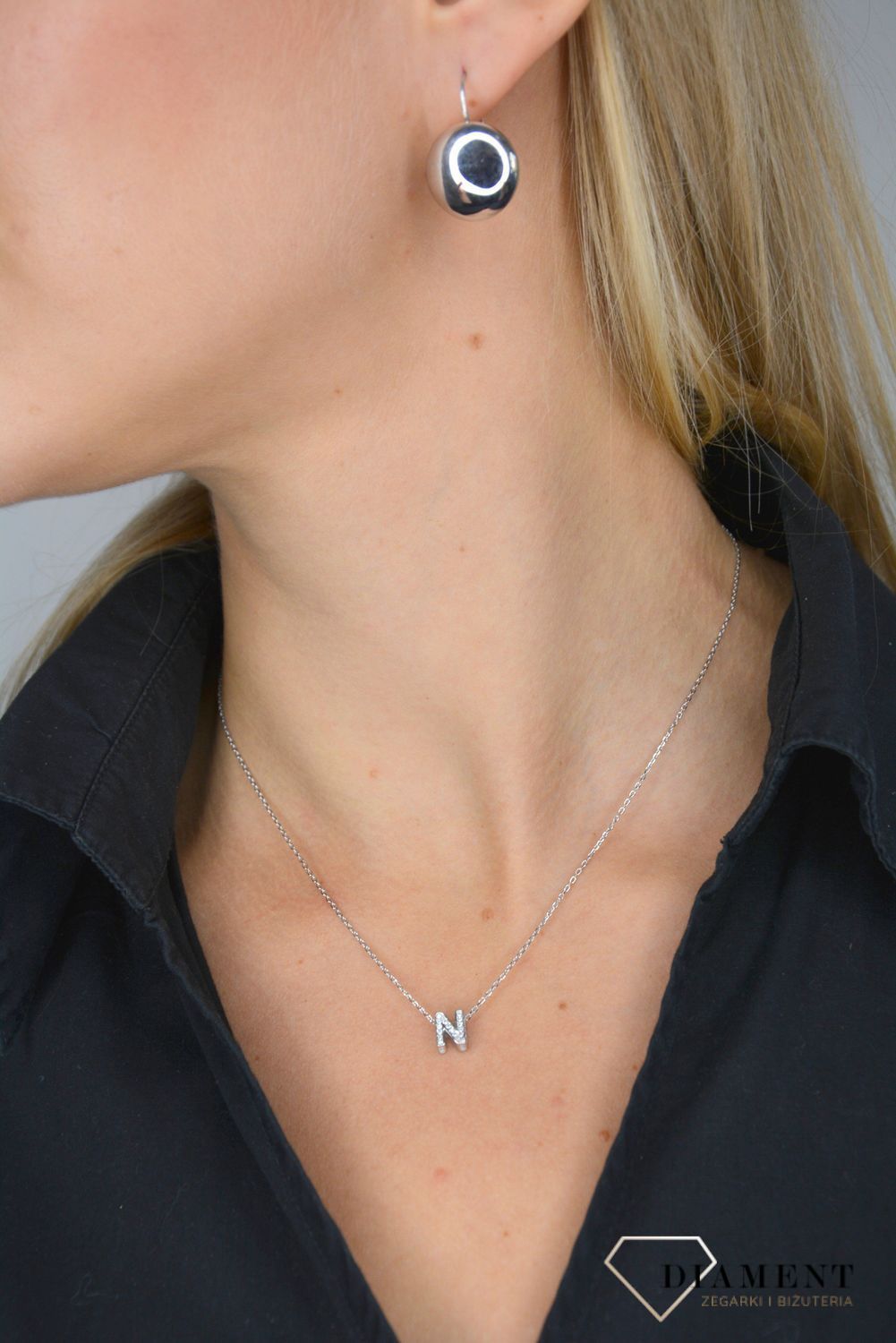Naszyjnik z literką N wysadzany cyrkoniami.jpg