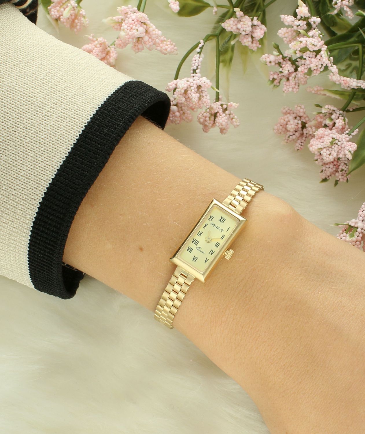 Zegarek złoty damski GENEVE próba 585, DIA-ZEG-12142-585 Złoty zegarek Geneve wykonany z wysokiej próby 585. Ten wyjątkowy zegarek posiada prostokątną czytelną tarczę wykonaną z 14-karatowego złota. genva 1.jpg