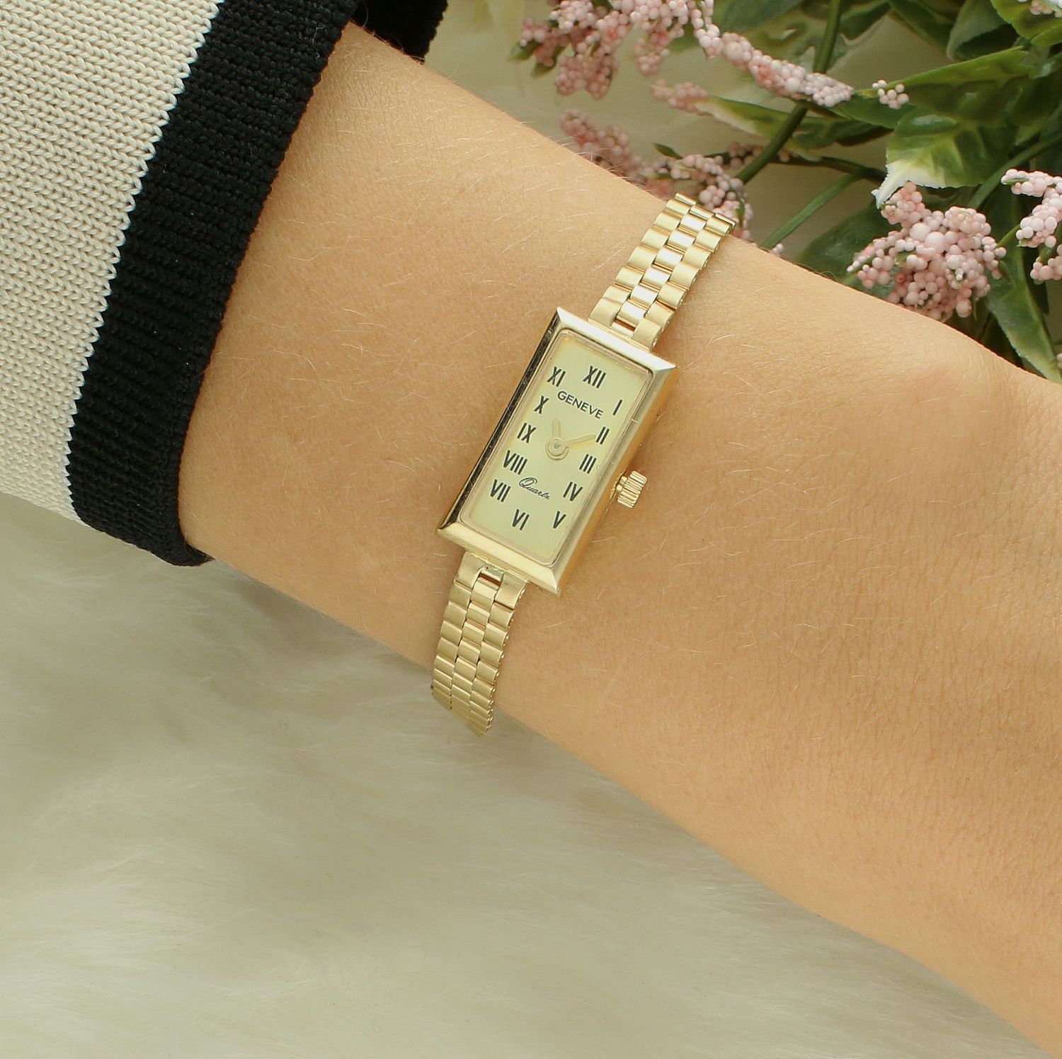 Zegarek złoty damski GENEVE próba 585, DIA-ZEG-12142-585 Złoty zegarek Geneve wykonany z wysokiej próby 585. Ten wyjątkowy zegarek posiada prostokątną czytelną tarczę wykonaną z 14-karatowego złota. genva 1.jpg