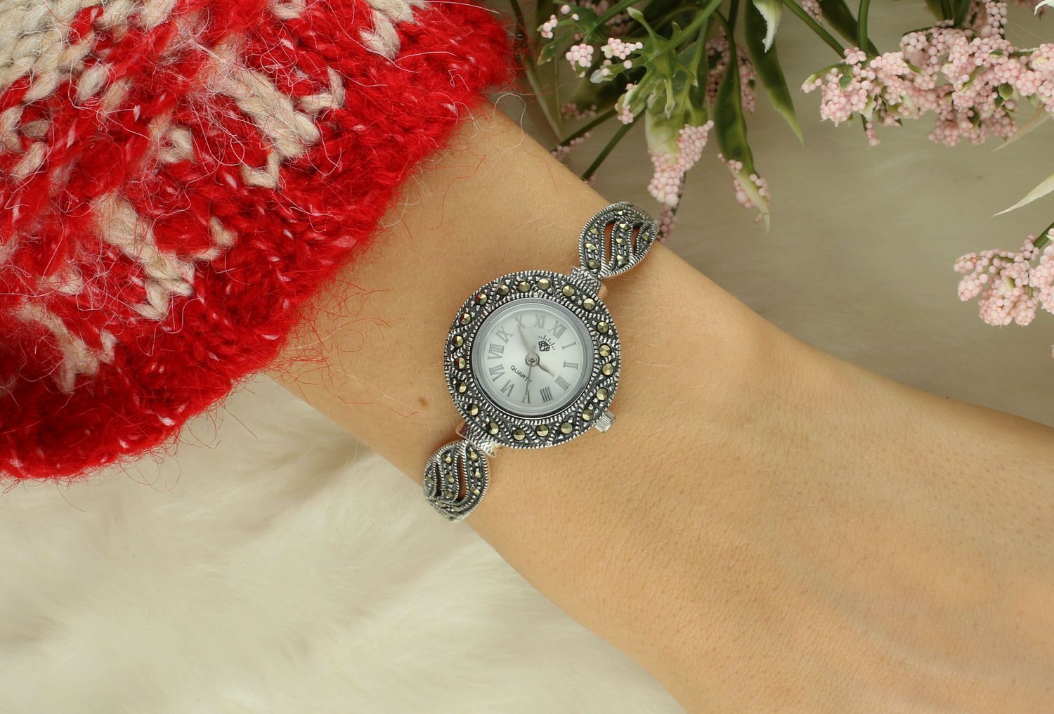 Zegarek damski srebrny z markazytami próba 925, DIA-ZEG-12667-925 wyposażony jest w kwarcowy mechanizm, zasilany za pomocą baterii. Posiada bardzo wysoką dokładność mierzeni1.jpg