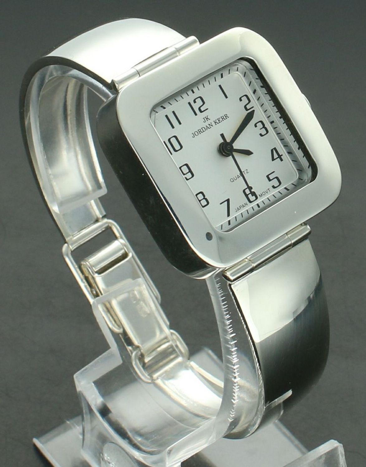 Zegarek srebrny JORDAN KERR DIA-ZEG-12879-925 Zegarek damski srebrny sztywna bransoleta DIA-ZEG-12879-925 wyposażony jest w kwarcowy mechanizm, zasilany za pomocą baterii1.jpg