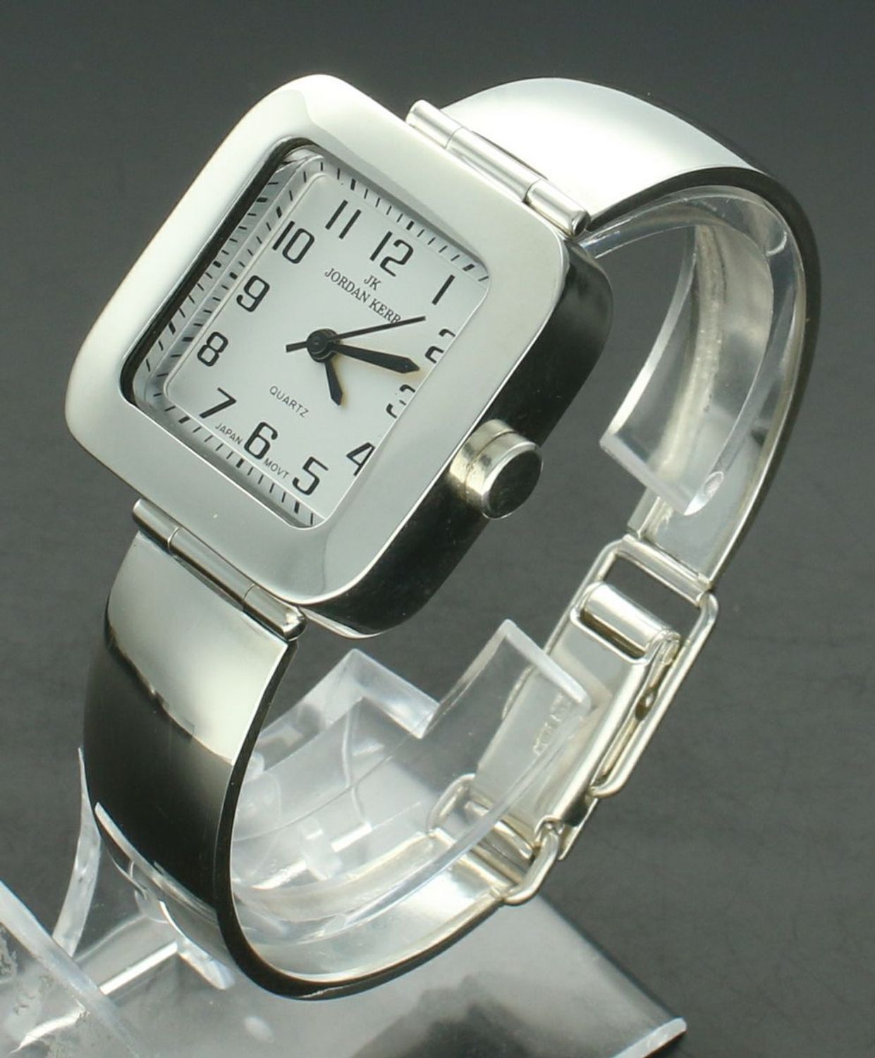 Zegarek srebrny JORDAN KERR DIA-ZEG-12879-925 Zegarek damski srebrny sztywna bransoleta DIA-ZEG-12879-925 wyposażony jest w kwarcowy mechanizm, zasilany za pomocą baterii1.jpg