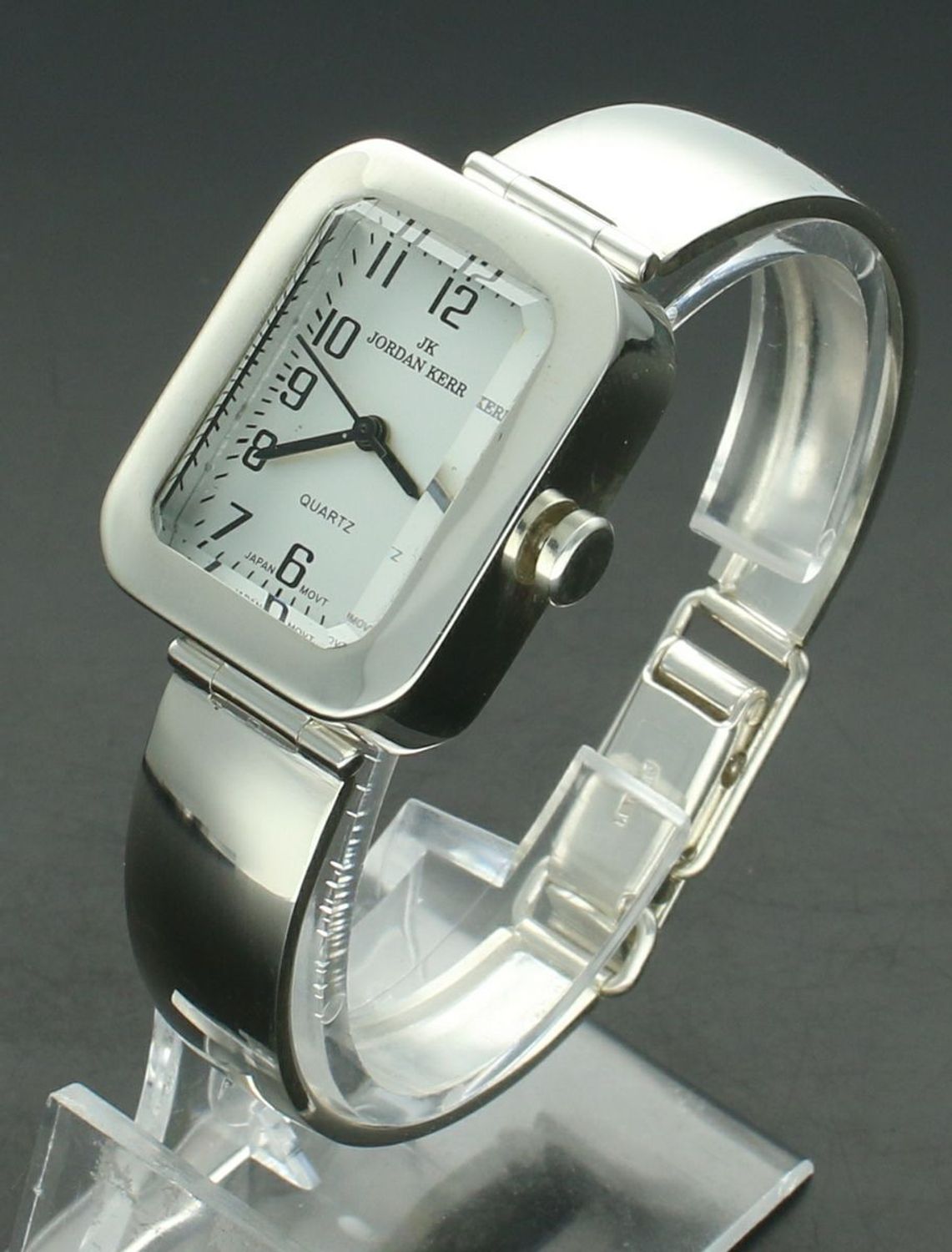 Zegarek damski srebrny JORDAN KERR DIA-ZEG-12882-925 Zegarek damski srebrny sztywna bransoleta DIA-ZEG-12882-925 wyposażony jest w kwarcowy mechanizm, zasilany za pomocą baterii.1.jpg