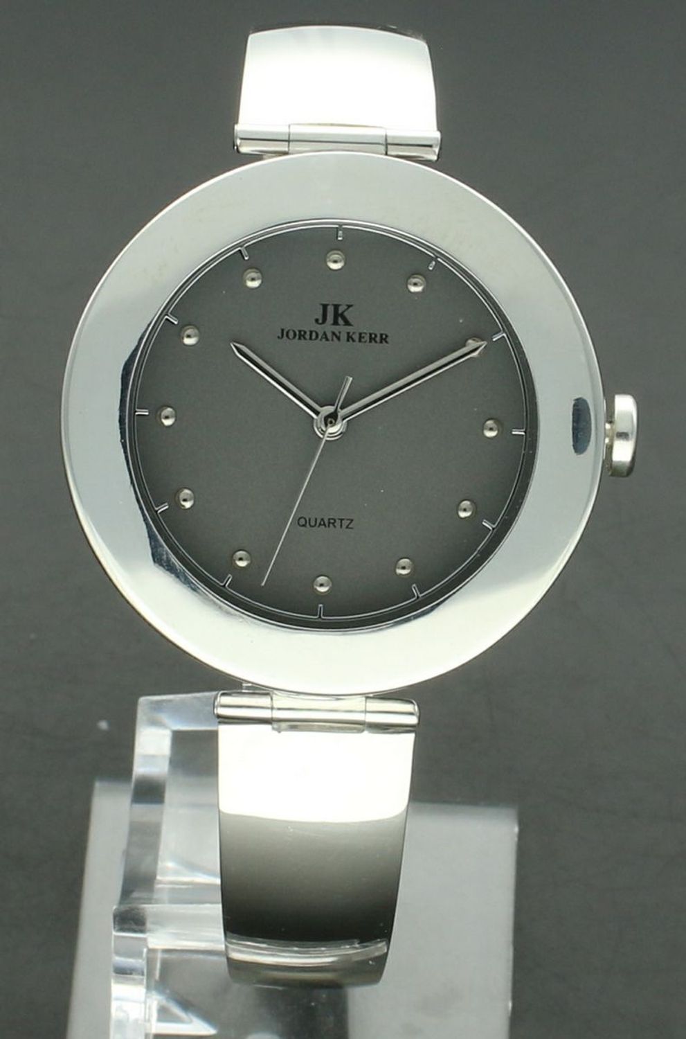 Zegarek damski srebrny JORDAN KERR DIA-ZEG-12886-925 egarek damski srebrny sztywna bransoleta DIA-ZEG-12886-925 wyposażony jest w kwarcowy mechanizm, zasilany za pomocą baterii.1.jpg