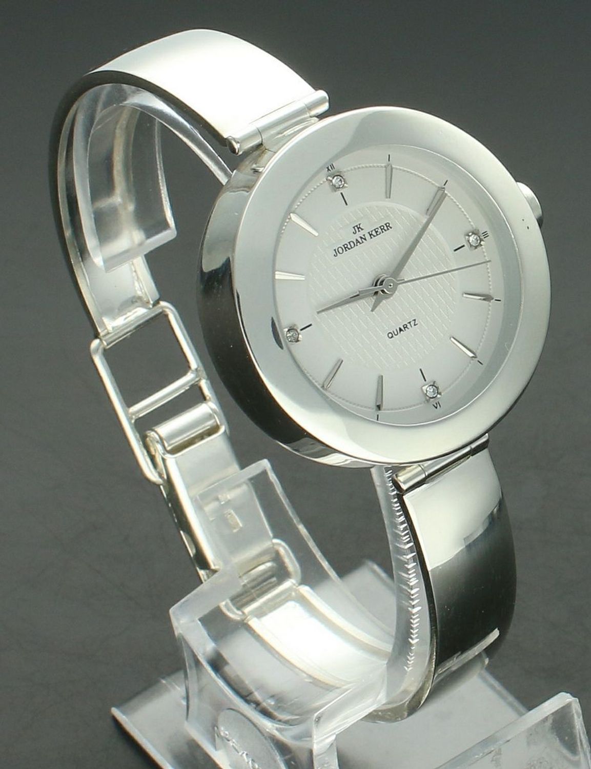 Zegarek srebrny JORDAN KERR sztywna bransoleta DIA-ZEG-12889-925 Zegarek damski srebrny sztywna bransoleta DIA-ZEG-12889-925 wyposażony jest w kwarcowy mechanizm1.jpg