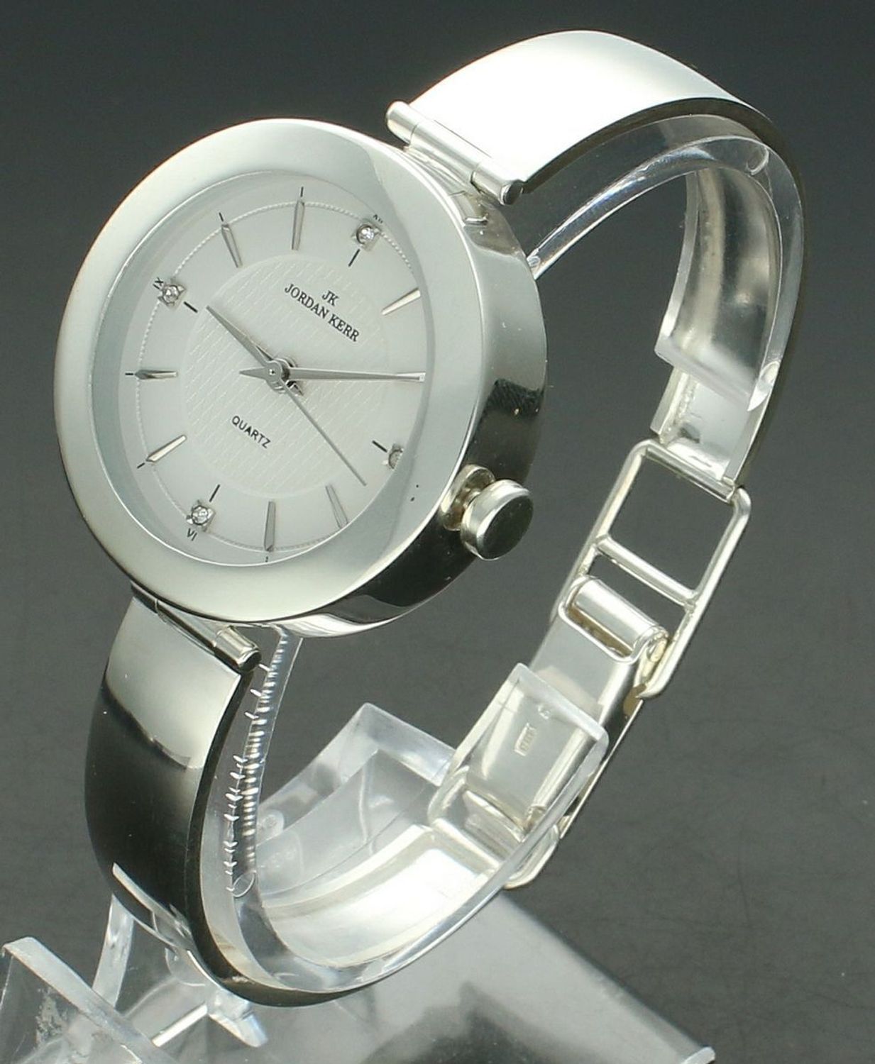 Zegarek srebrny JORDAN KERR sztywna bransoleta DIA-ZEG-12889-925 Zegarek damski srebrny sztywna bransoleta DIA-ZEG-12889-925 wyposażony jest w kwarcowy mechanizm1.jpg