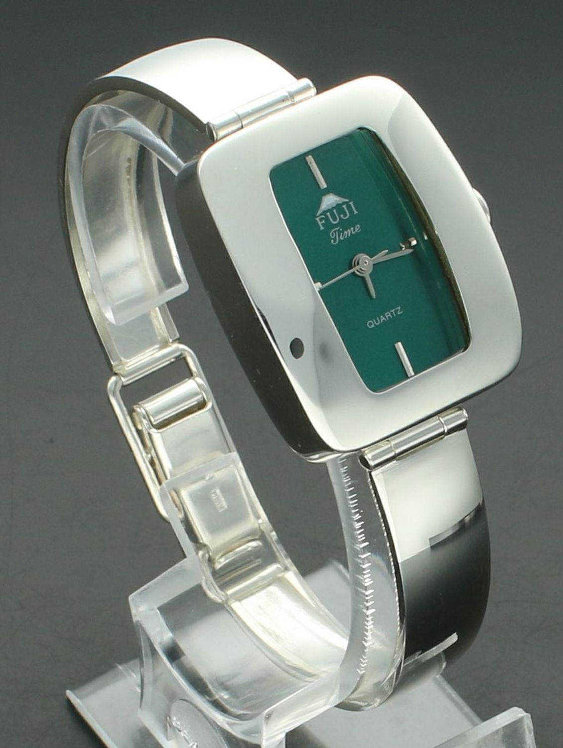 Zegarek damski srebrny FUJI DIA-ZEG-12892-925 Zegarek damski srebrny sztywna bransoleta DIA-ZEG-12892-9255 wyposażony jest w kwarcowy mechanizm, zasilany za pomocą baterii.1.jpg