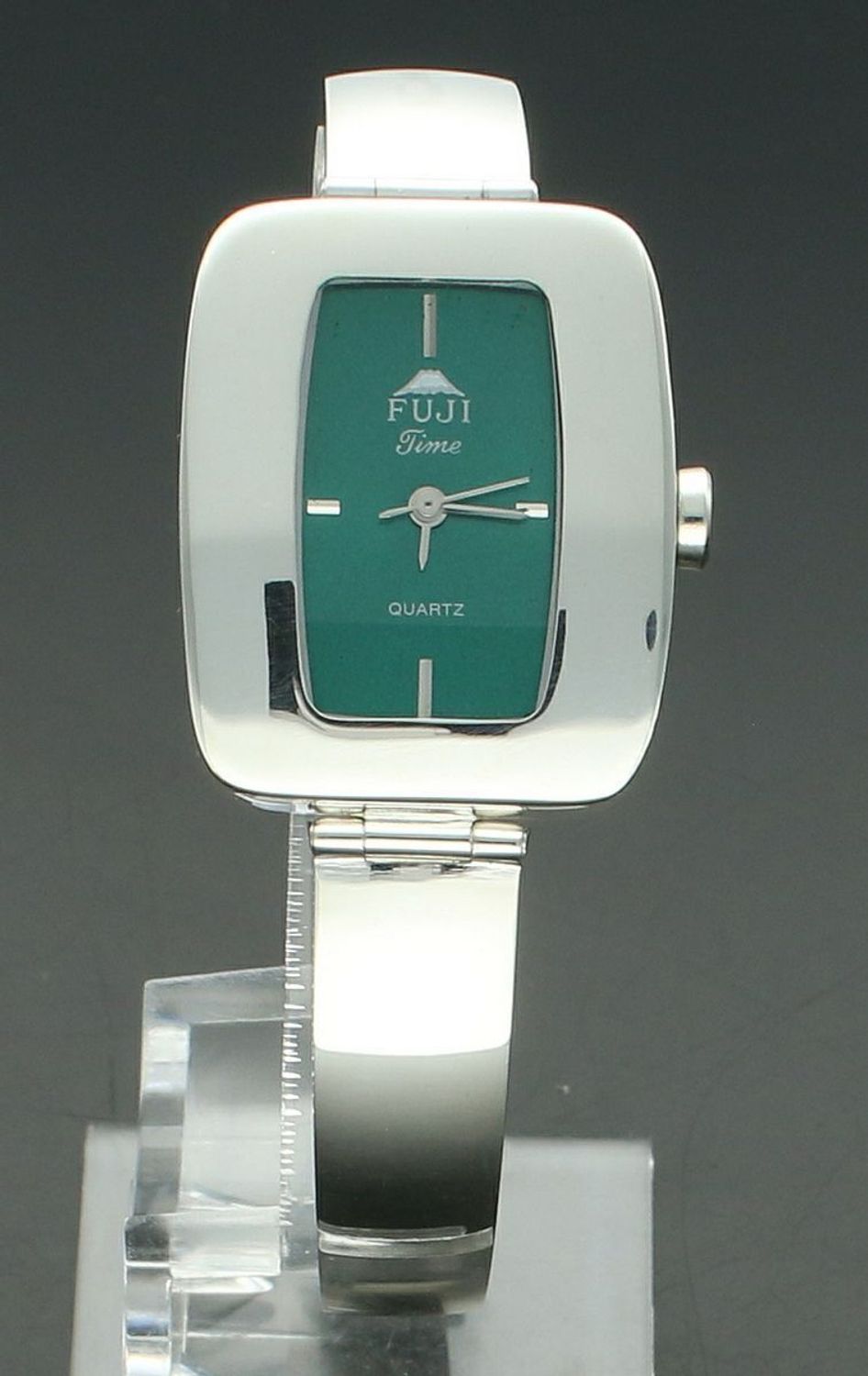 Zegarek damski srebrny FUJI DIA-ZEG-12892-925 Zegarek damski srebrny sztywna bransoleta DIA-ZEG-12892-9255 wyposażony jest w kwarcowy mechanizm, zasilany za pomocą baterii.1.jpg