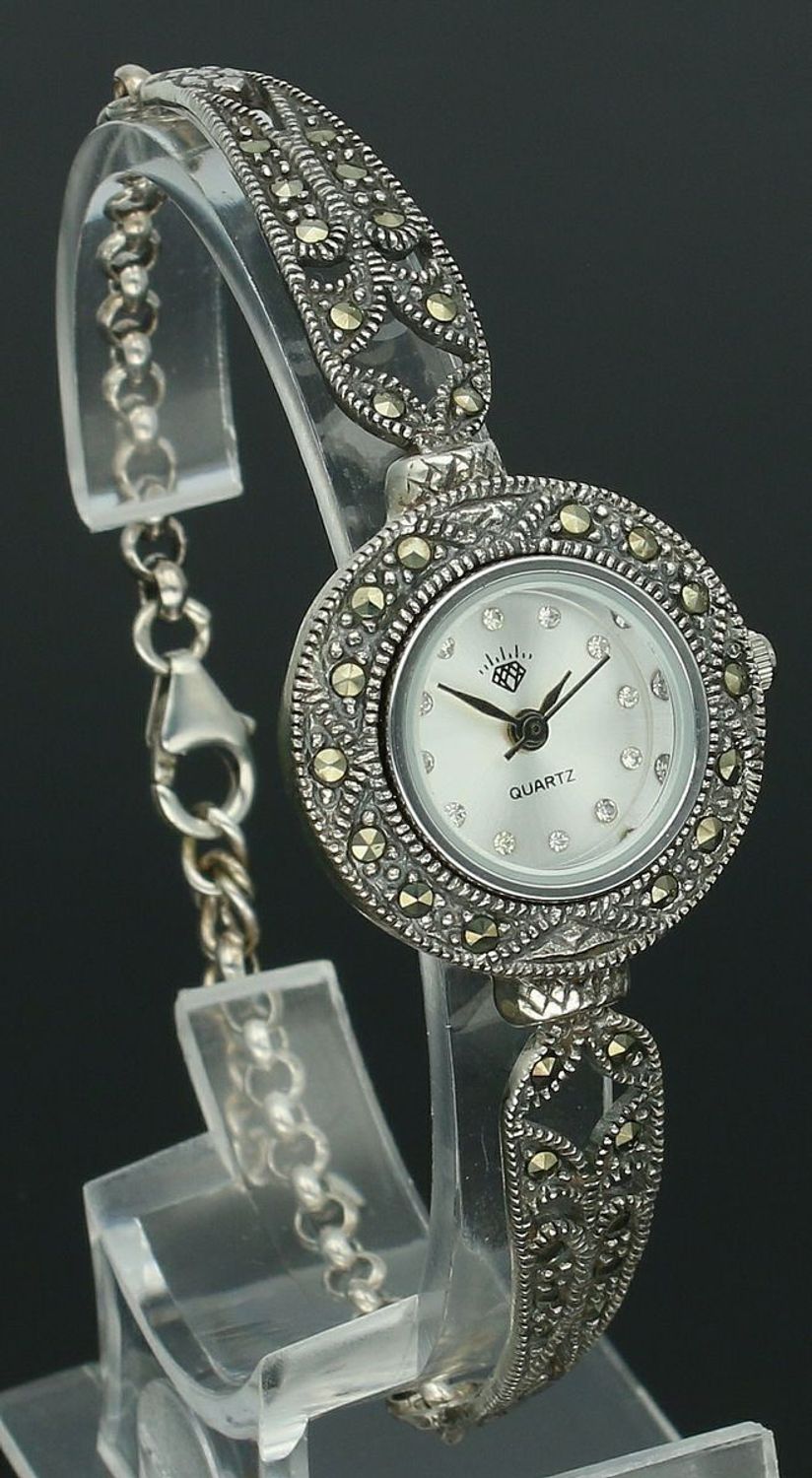 Elegancki zegarek damski ze srebra 925 o wadze 19,6 g. Zdobiony markazytami, koperta 2,4 cm, bransoletka 17+3 cm. W cenie grawer gratis – idealny na prezent.1.jpg