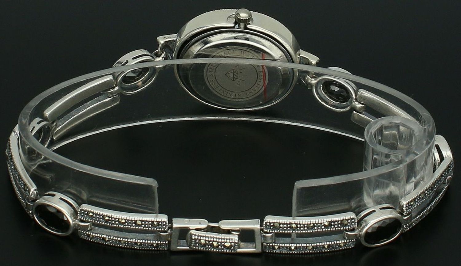 Elegancki zegarek damski ze srebra 925, waga 33,9 g. Owalna koperta 2,7 x 2,3 cm, bransoletka 21 cm x 7 mm, zdobiony markazytami i czarną cyrkonią. Grawer gratis – idealny na prezent.1.jpg