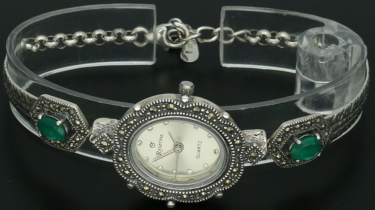 Elegancki zegarek damski ze srebra 925, waga 24 g. Owalna koperta 2,2 x 2,5 cm, bransoletka 17+3 cm, zdobiony markazytami i szmaragdami. Grawer gratis – idealny na prezent.1.jpg