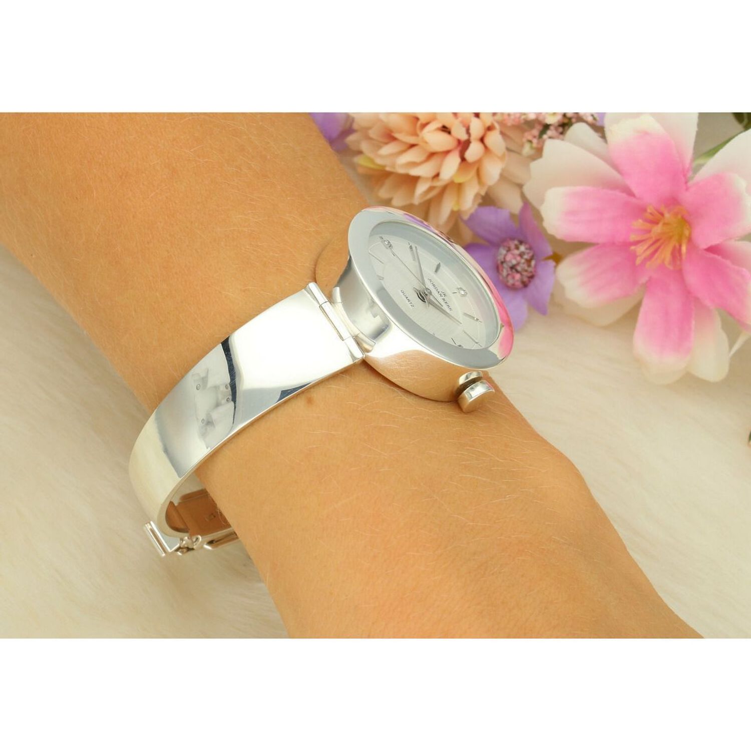 Elegancki damski zegarek srebrny próby 925 Jordan Kerr z białą tarczą, cyrkoniami i sztywną bransoletką. Stylowy dodatek na co dzień i na specjalne okazje.11.jpg